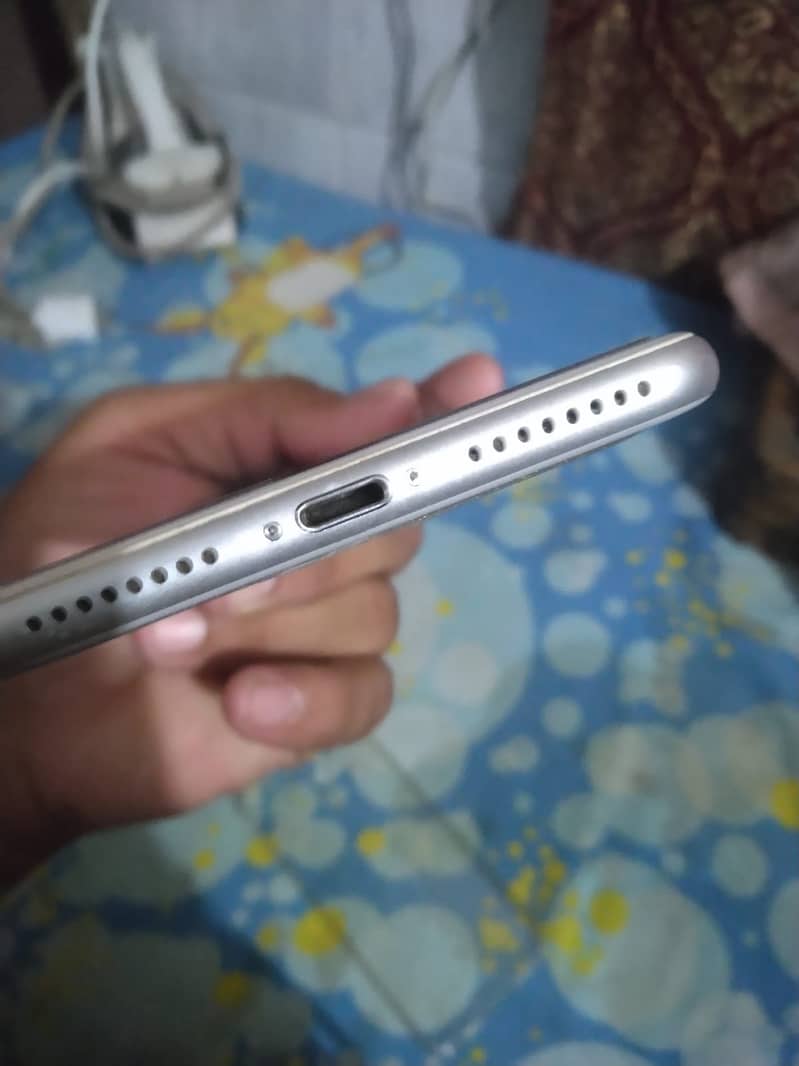 Apple iPhone 7 Plus 2
