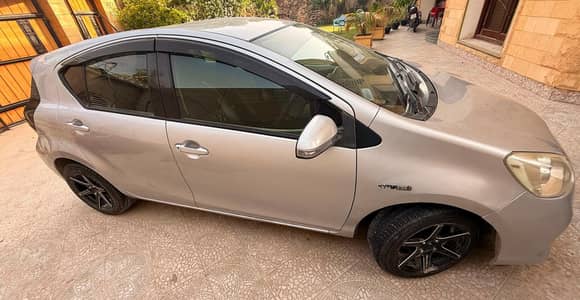 urgent sale Toyota aqua 14/17 L key package