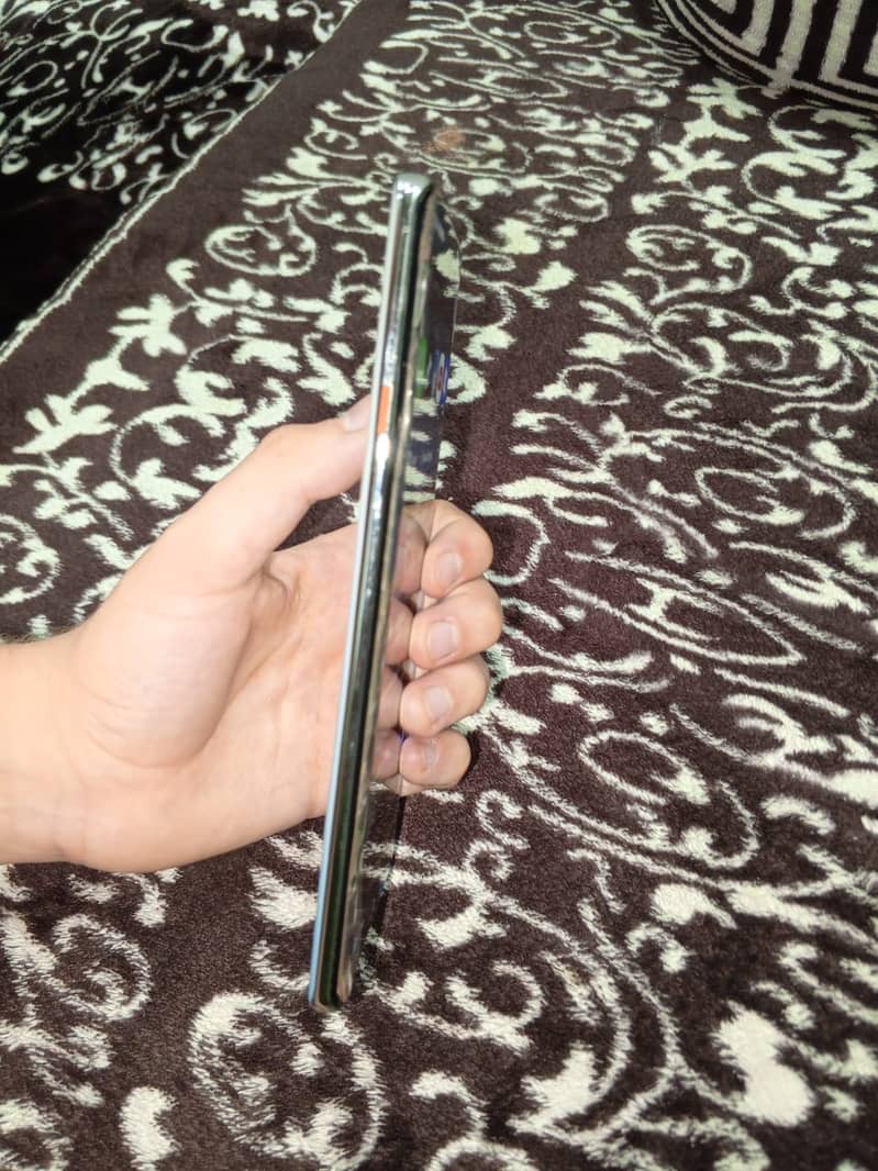 Tecno CAMON 40 Pro 4
