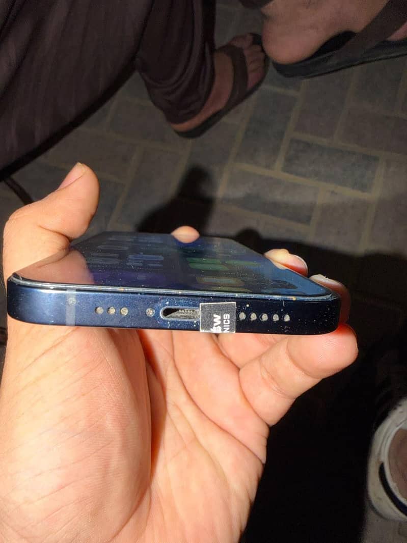 Apple iPhone 12 3
