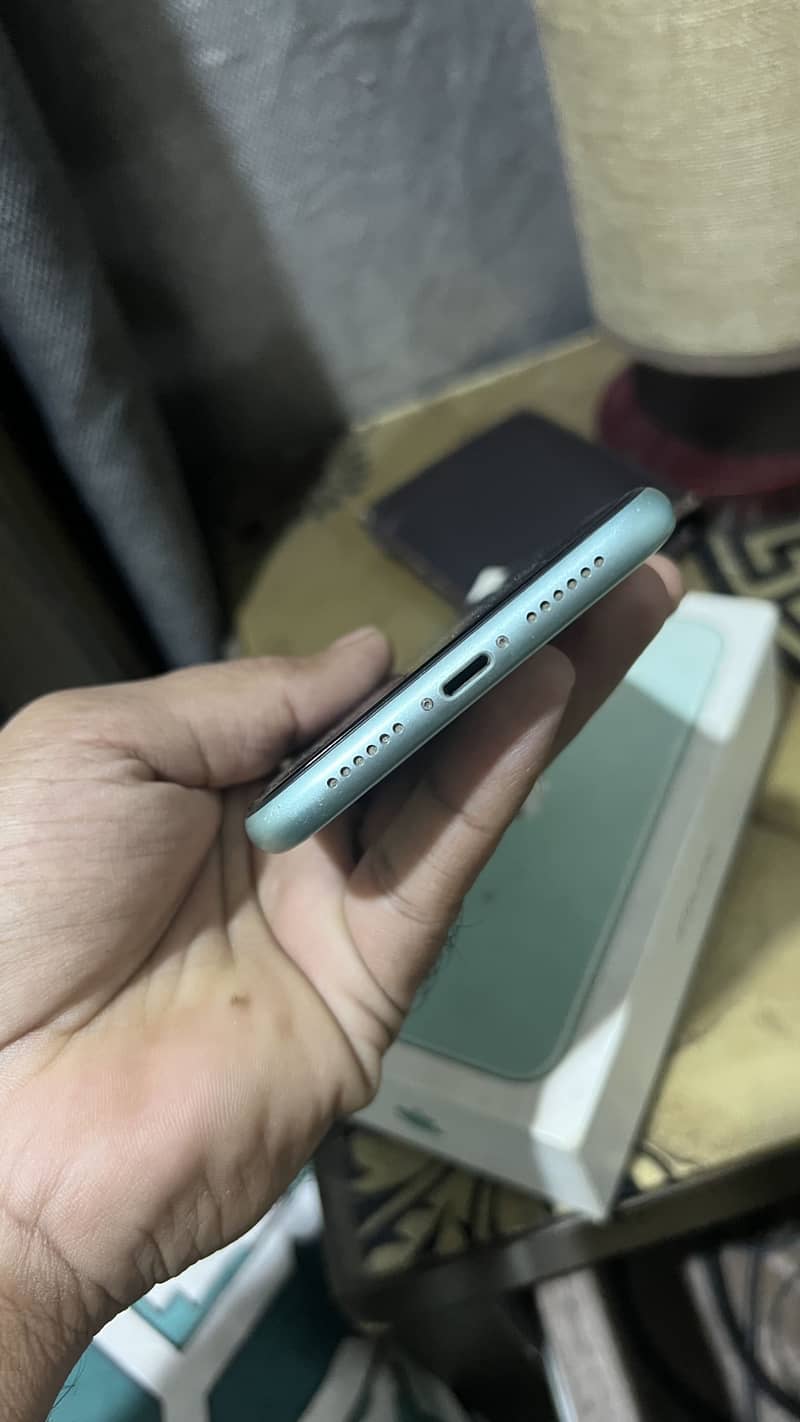 Apple iPhone 11 3