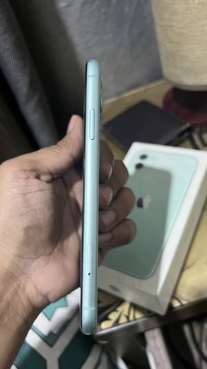 Apple iPhone 11 4