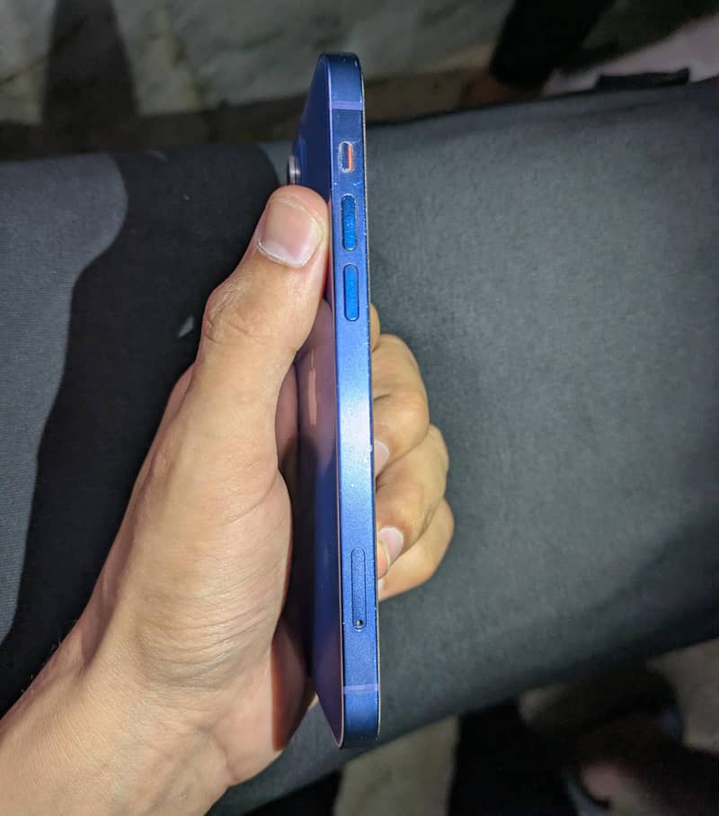 Apple iPhone 12 0