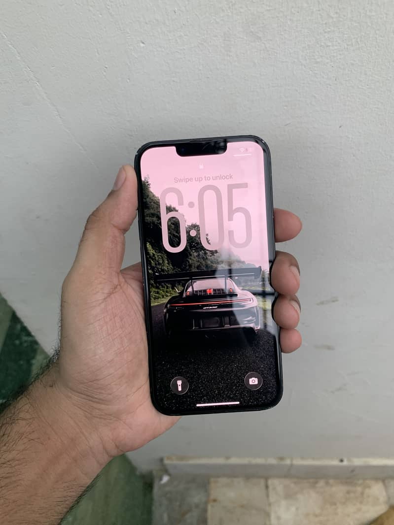 Apple iPhone 16e 6