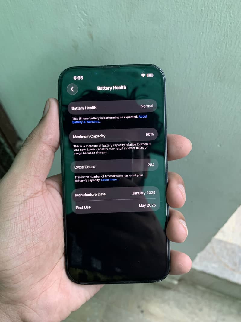 Apple iPhone 16e 7