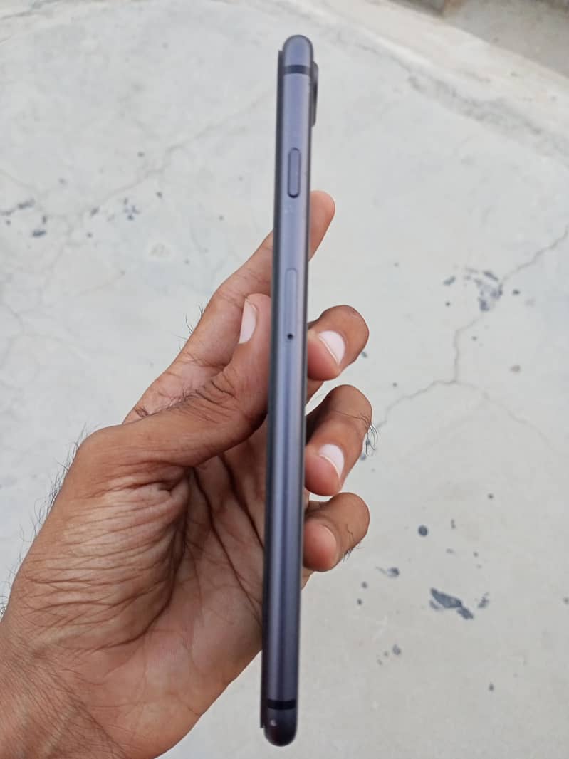 Apple iPhone 8 Plus 3