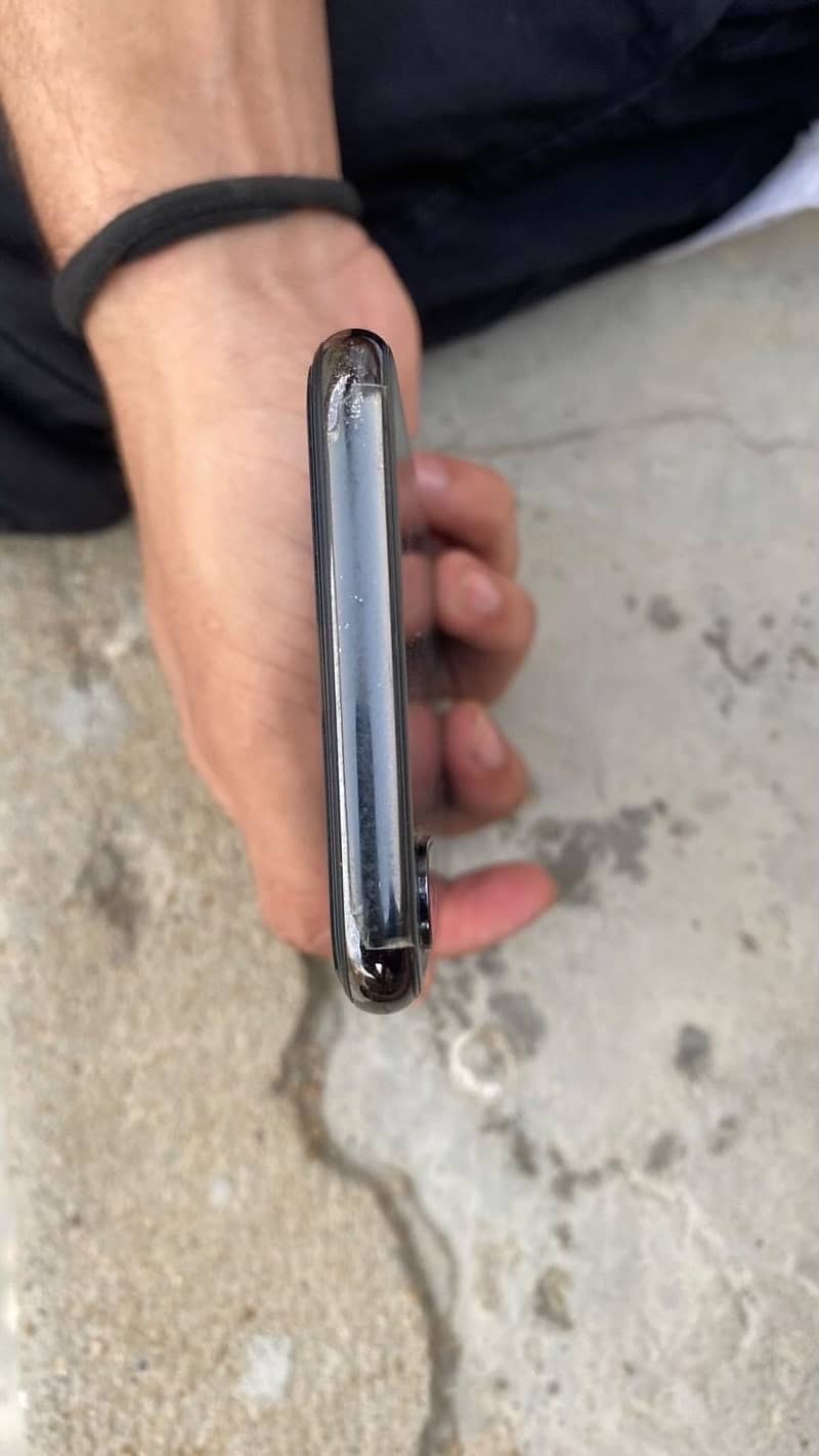 Apple iPhone X 3