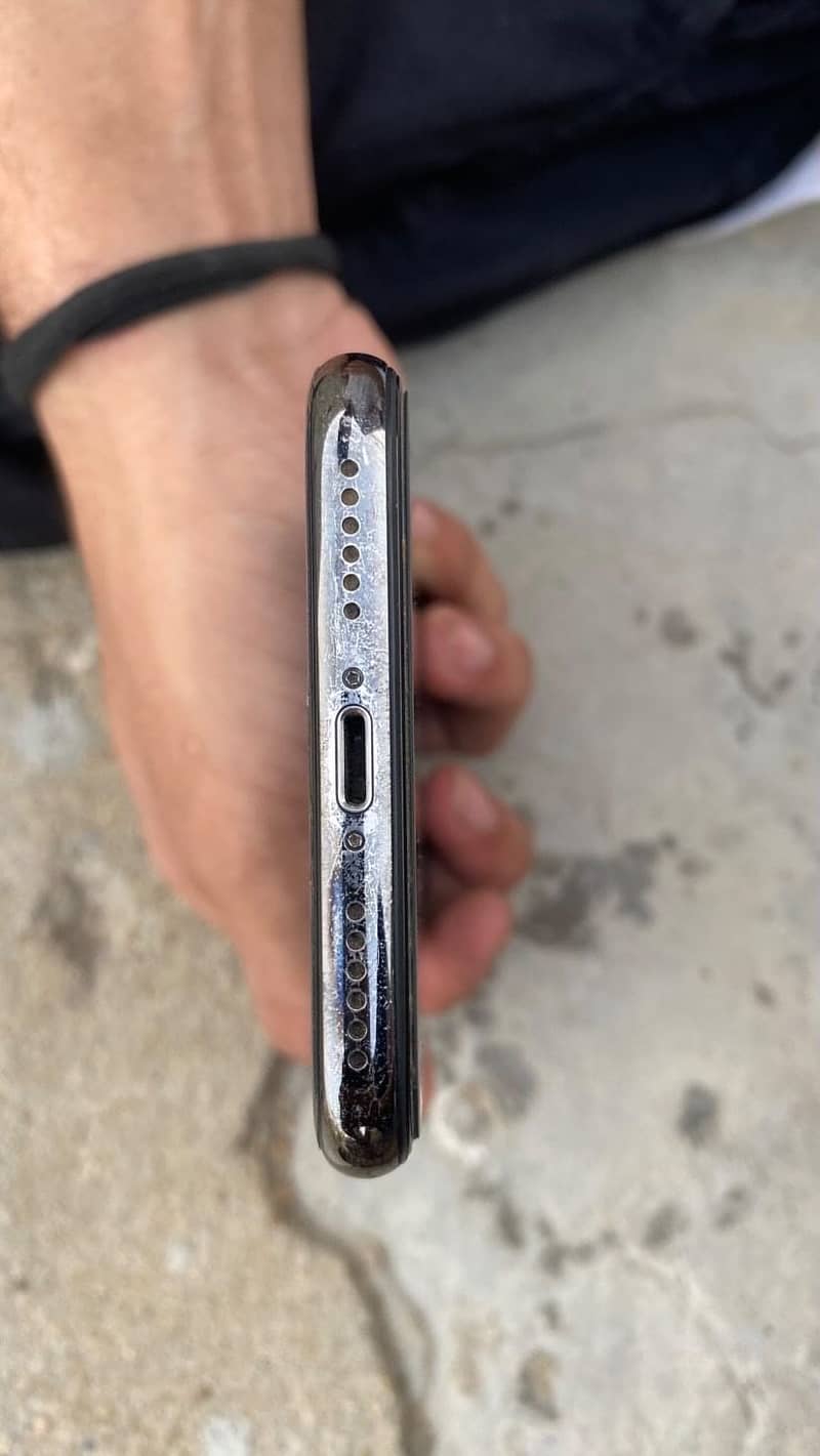 Apple iPhone X 4