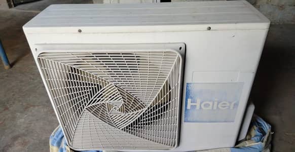  Haier 1.5 Ton Hot & Cool Air Conditioner – Excellent Condition