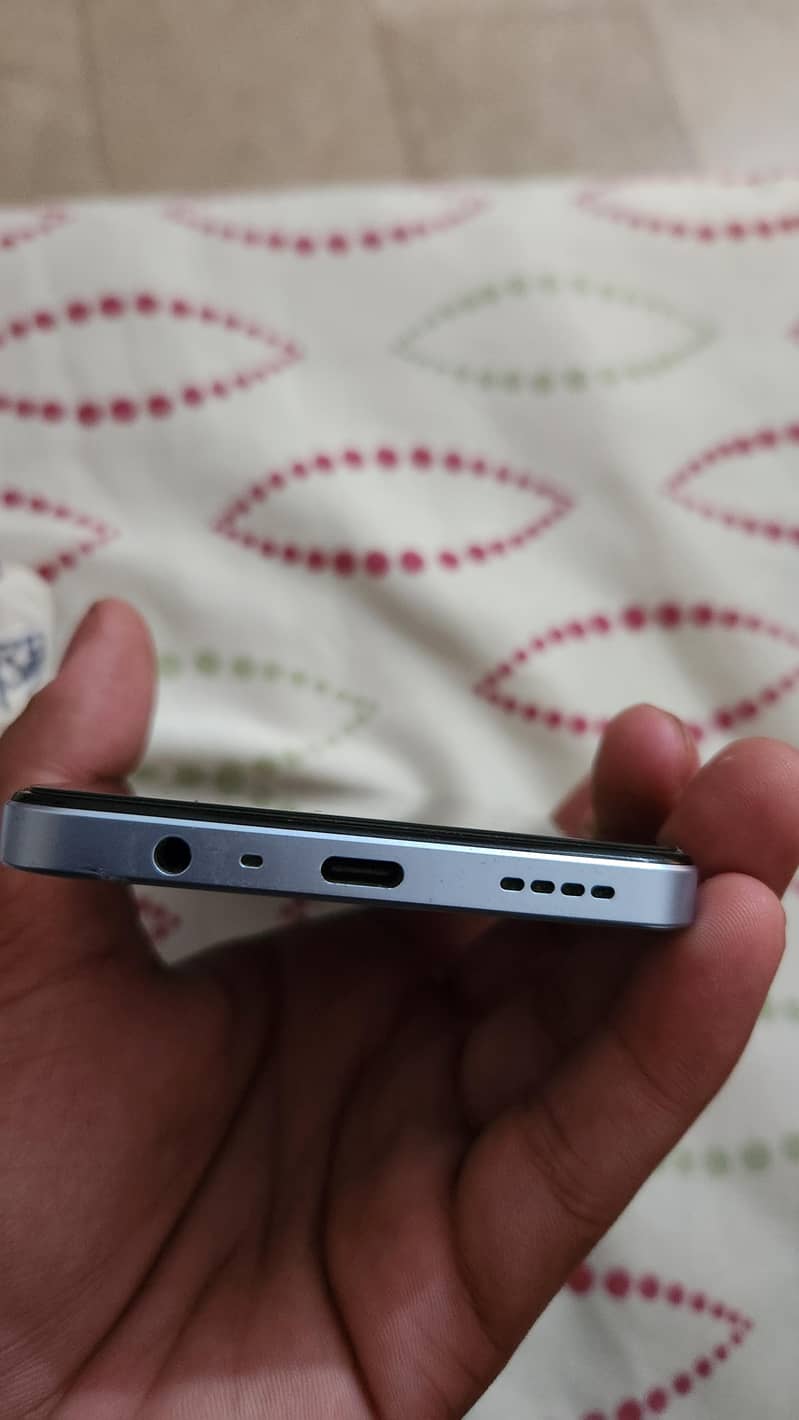 Realme Note 60 4