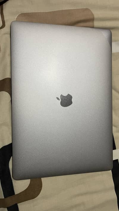 Macbook Pro 2018 15 inch i7 256GB Storage 16GB RAM