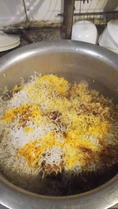مجھے کو کنگ کی جوب چاھیے ھے تمام پاکستانی کھانے بنا لیتا ھوں