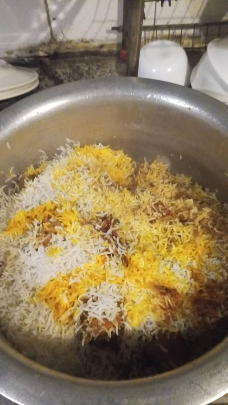 مجھے کو کنگ کی جوب چاھیے ھے تمام پاکستانی کھانے بنا لیتا ھوں 0