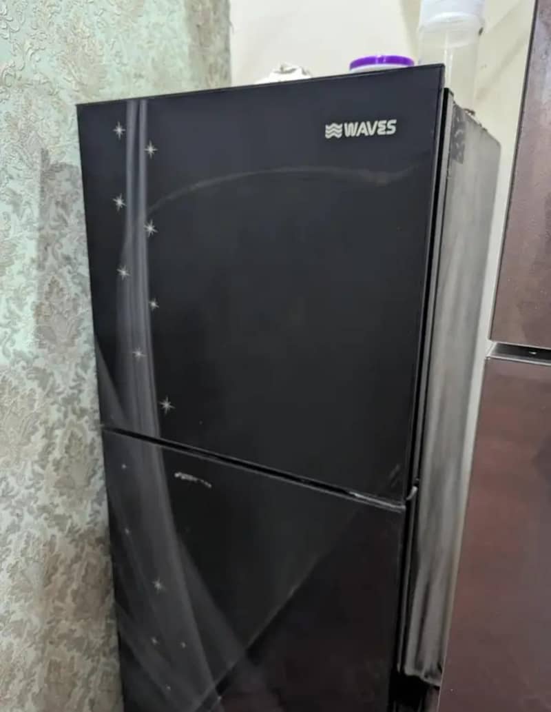 Waves Fridge 0