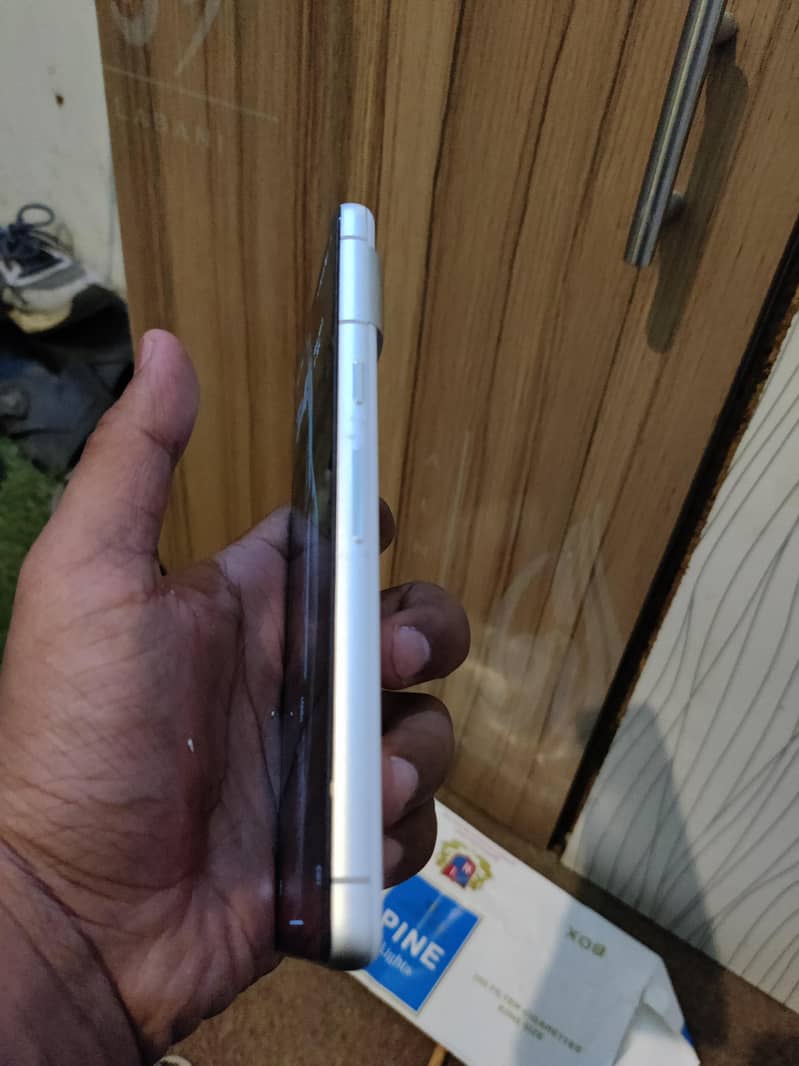 Google Pixel 7 4