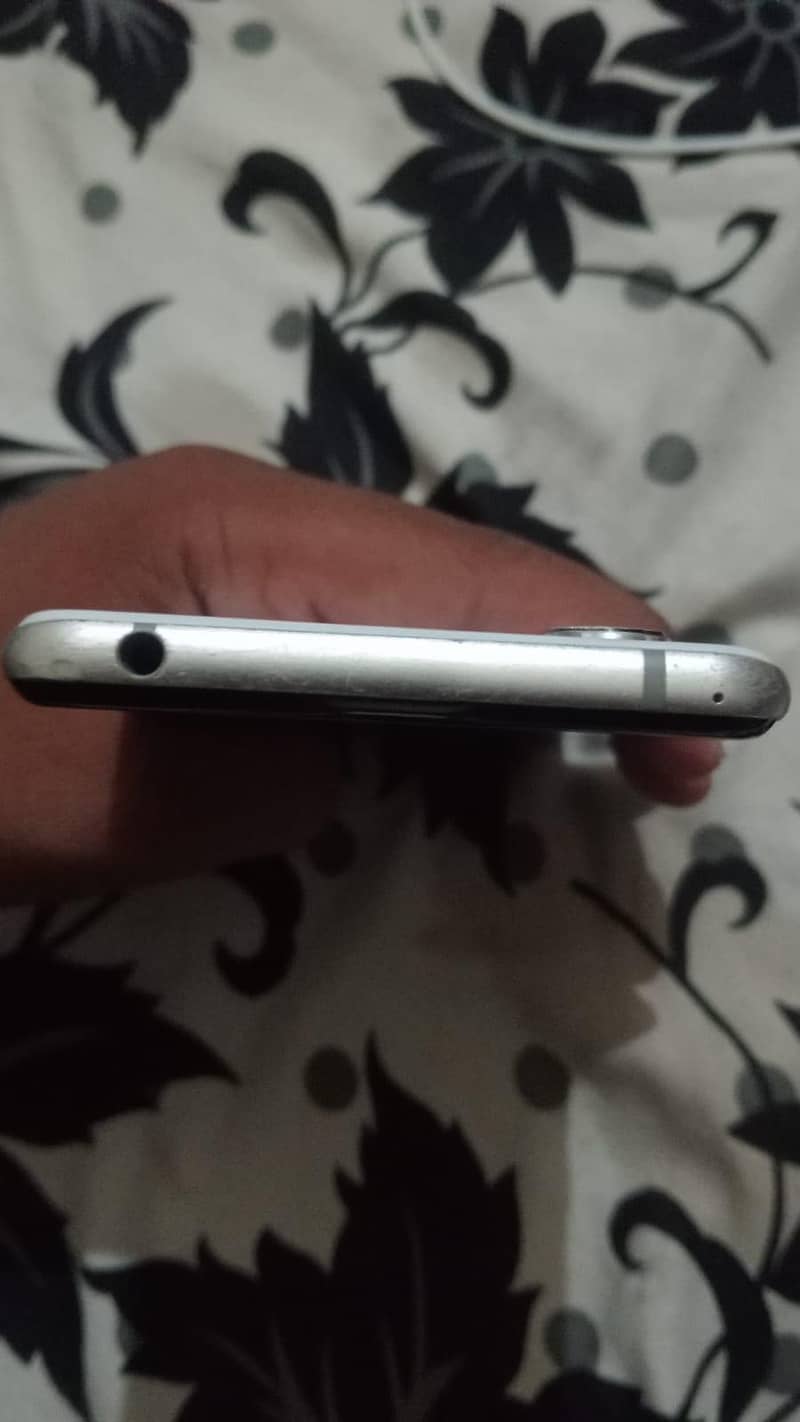 sharp Aquos r3 1