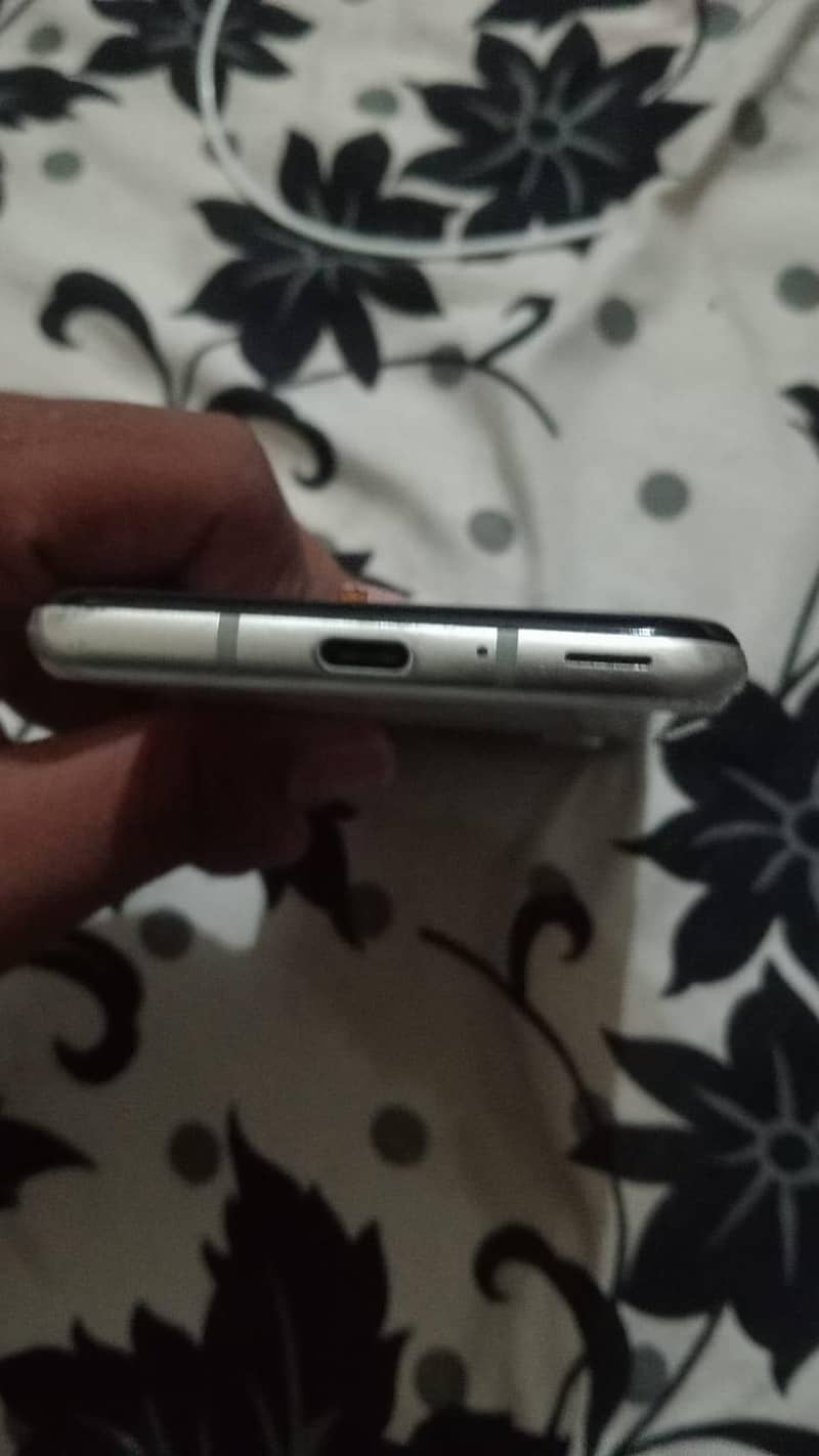sharp Aquos r3 2