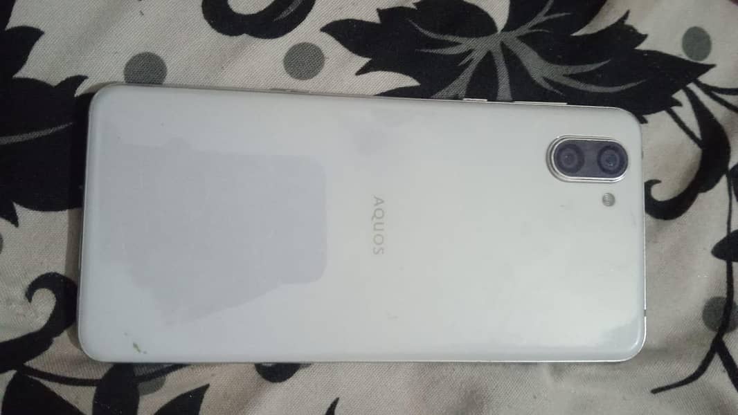 sharp Aquos r3 5