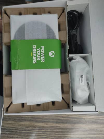 XBOX SERIES S, 512 GB, CONDITION 10/10 GOOD FOR Gta 6