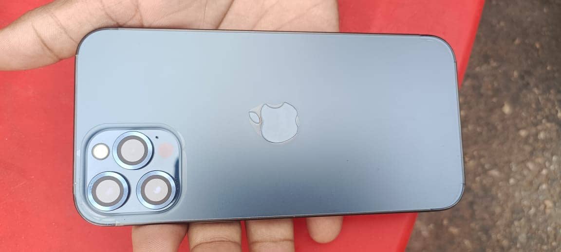 Apple iPhone 12 3
