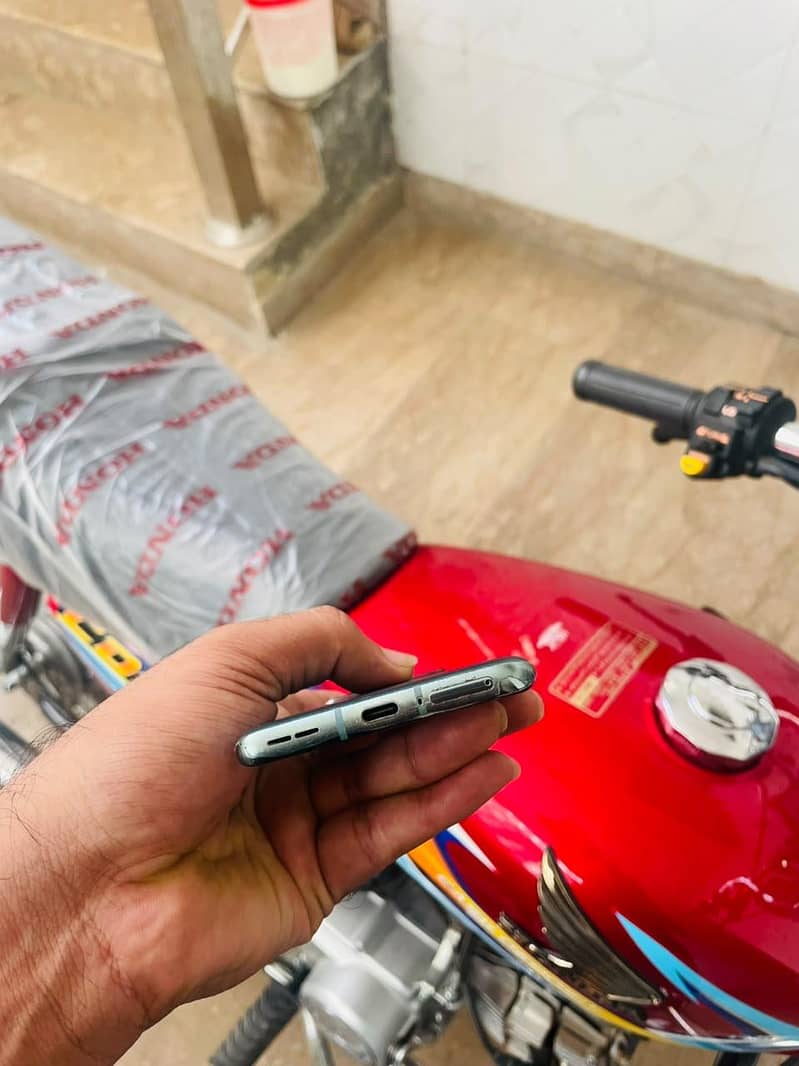 One Plus 10 Pro 4