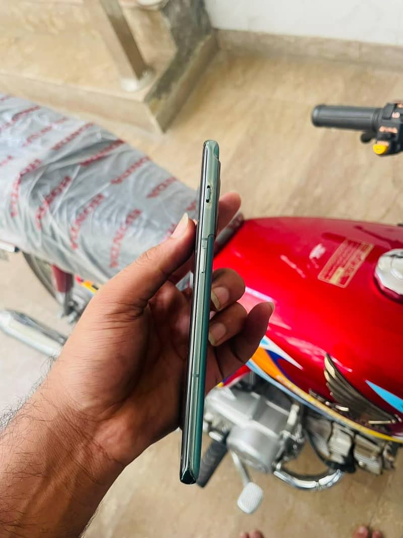 One Plus 10 Pro 5