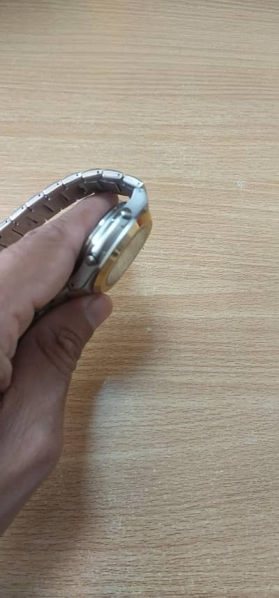 branded bestwin busines clas stylish dual time metal aluminum ghari