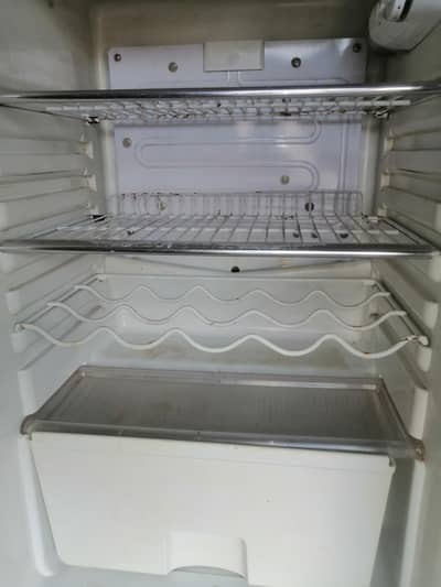 orient fridge like new condition midium size