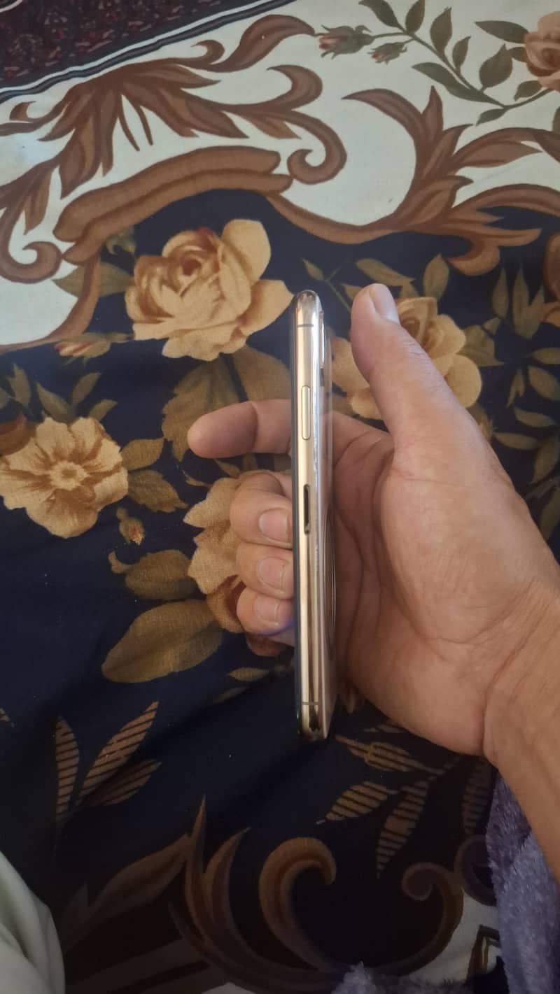 Apple iPhone X 3