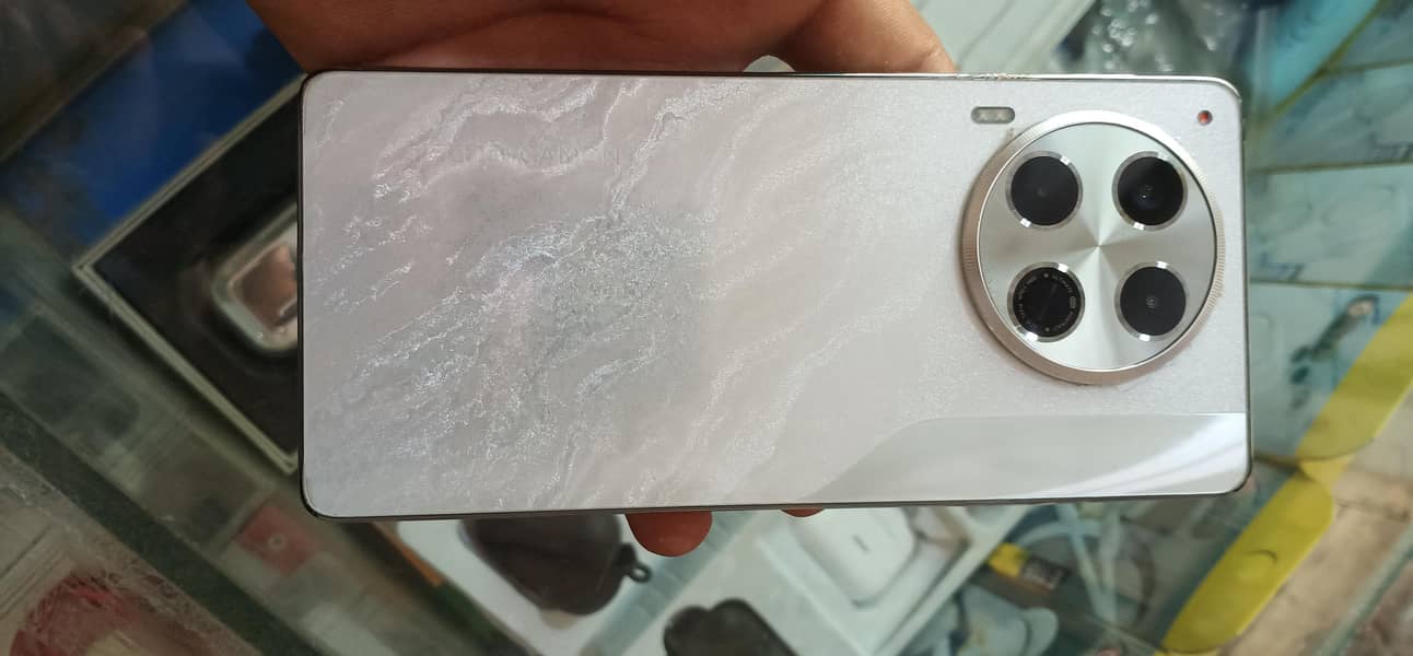 Tecno camon 30 0