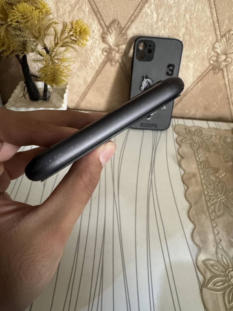 Apple iPhone 11 Box 2