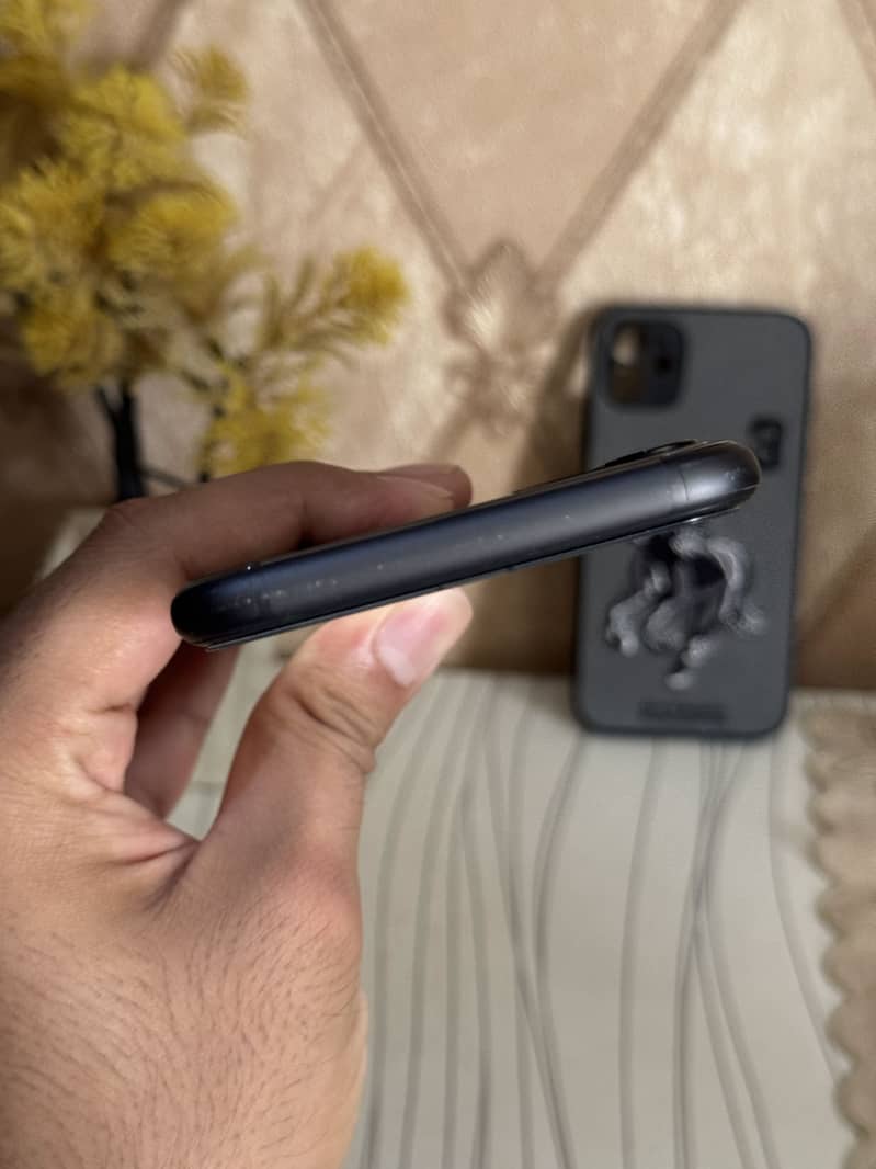 Apple iPhone 11 Box 3