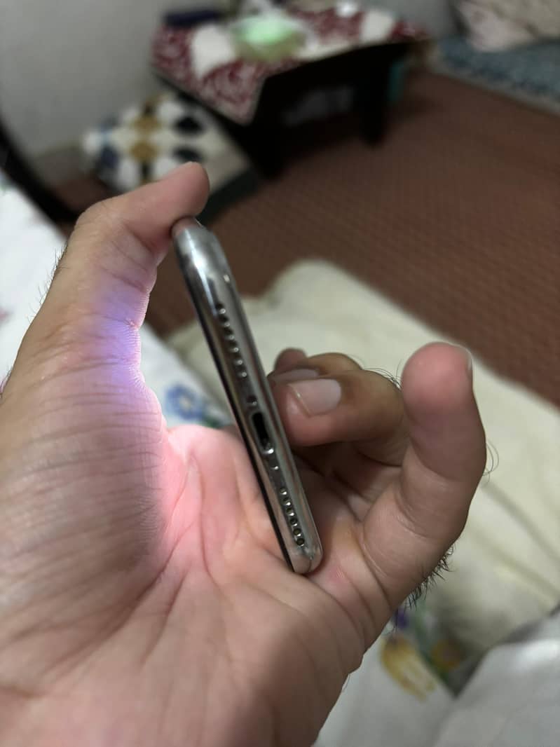 Apple iPhone X 3