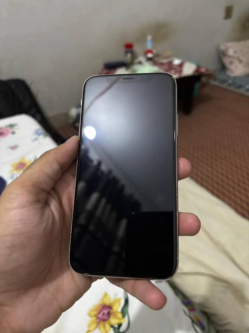 Apple iPhone X 4