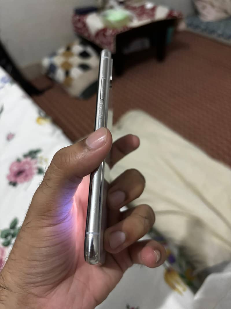 Apple iPhone X 5