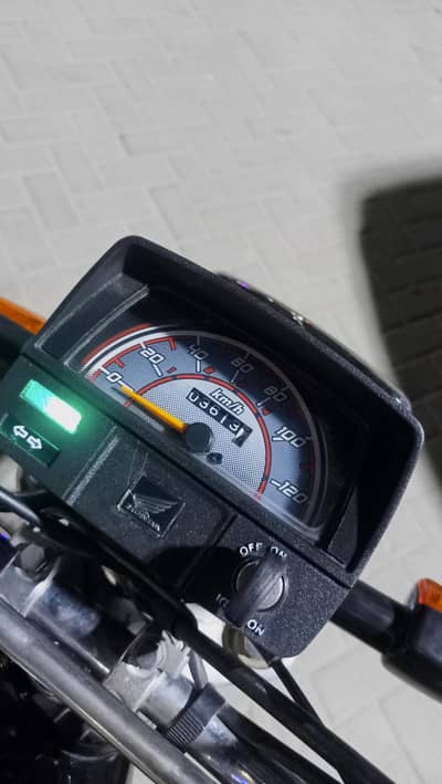 Honda CD70 2025 model Karachi num 1st owner Genuine mint condition
