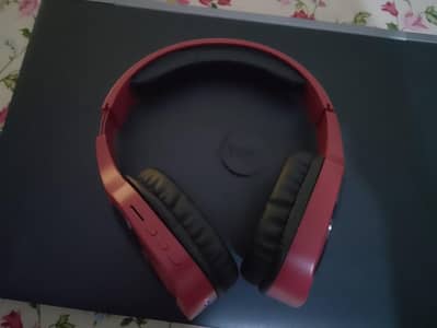Headphone with built in microphone