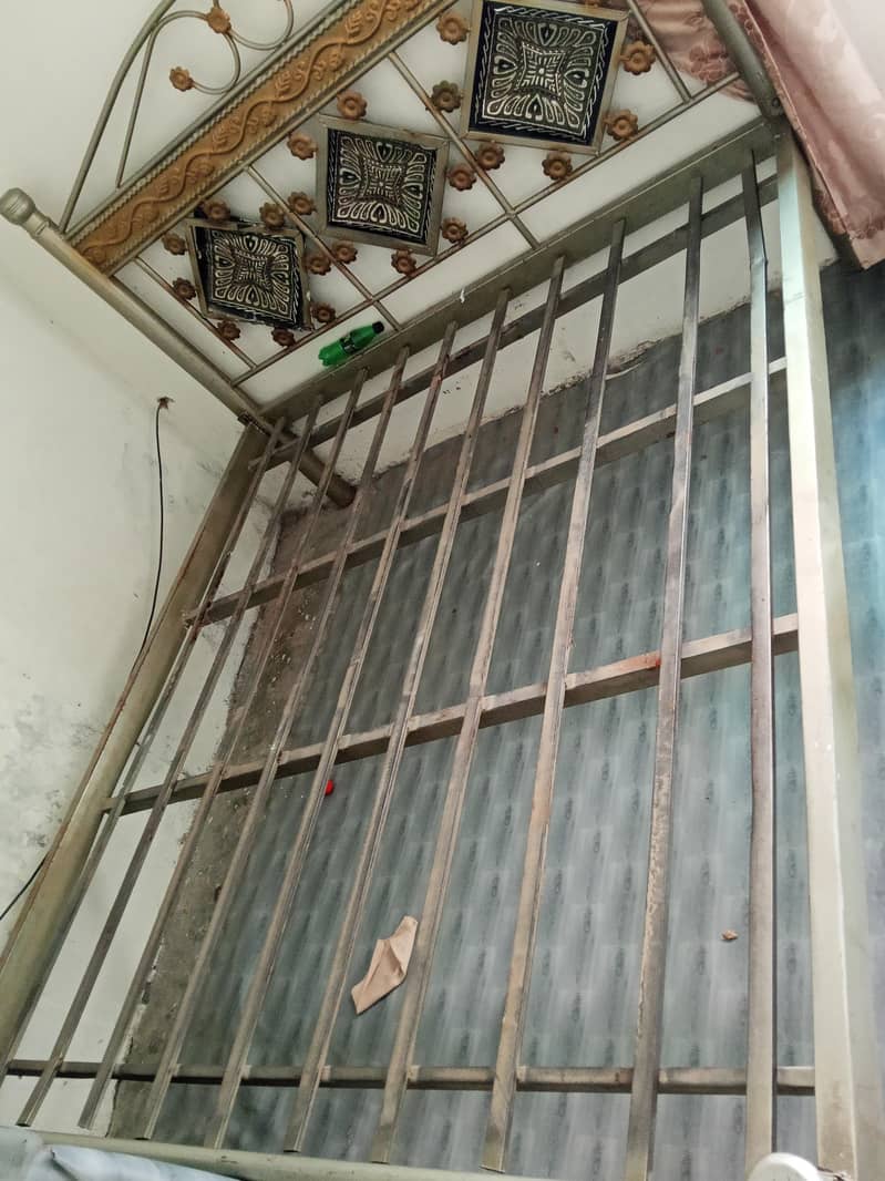 iron bed 1