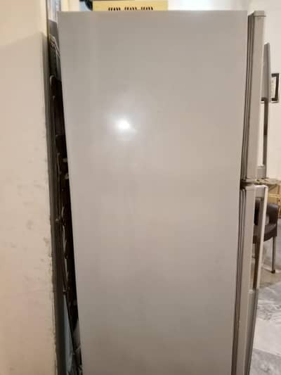 Dawlance Medium size fridge for sale