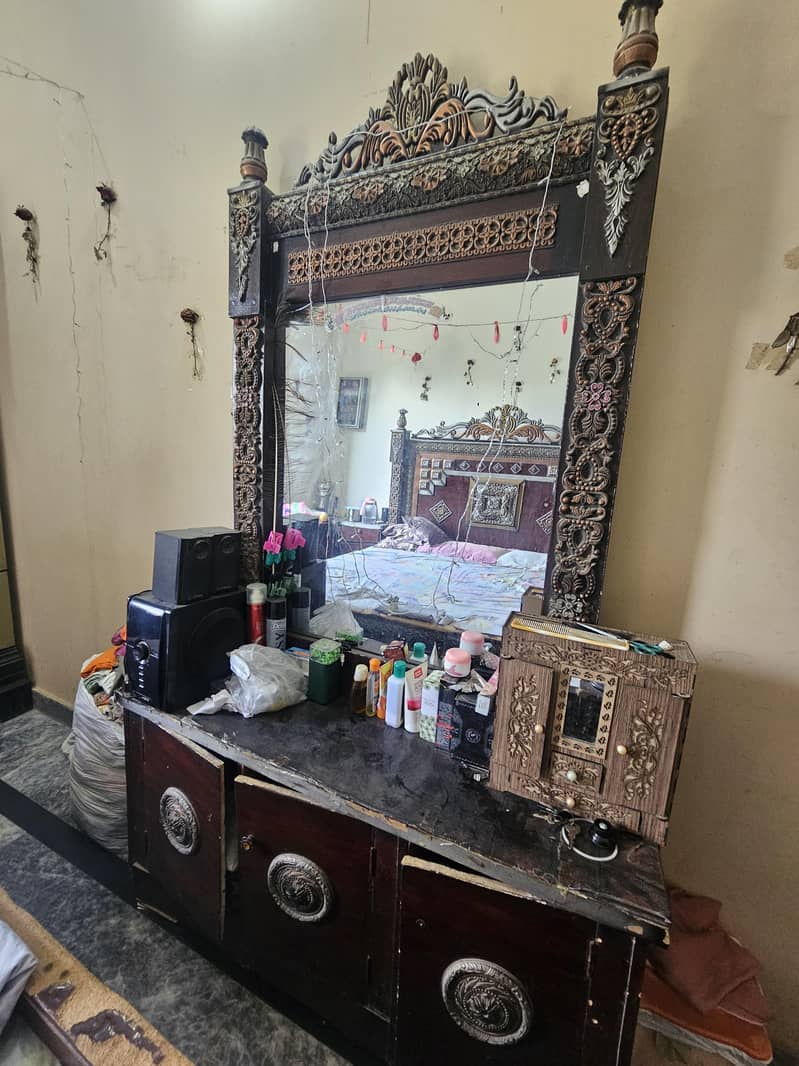  مضبوط اور اچھی حالت میں بیڈ سیٹ فروخت کے لیے 2
