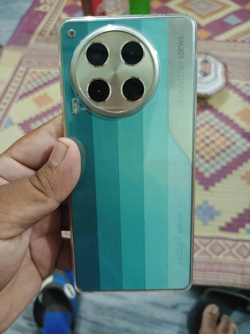 Tecno CAMON 30 0