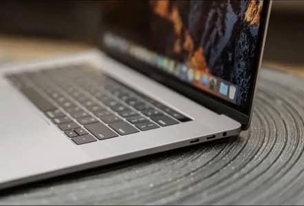 Macbook Pro 2017 Touch Bar 8GB 256GB