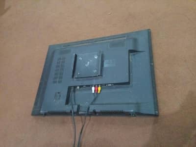 good conditioned lcd tv