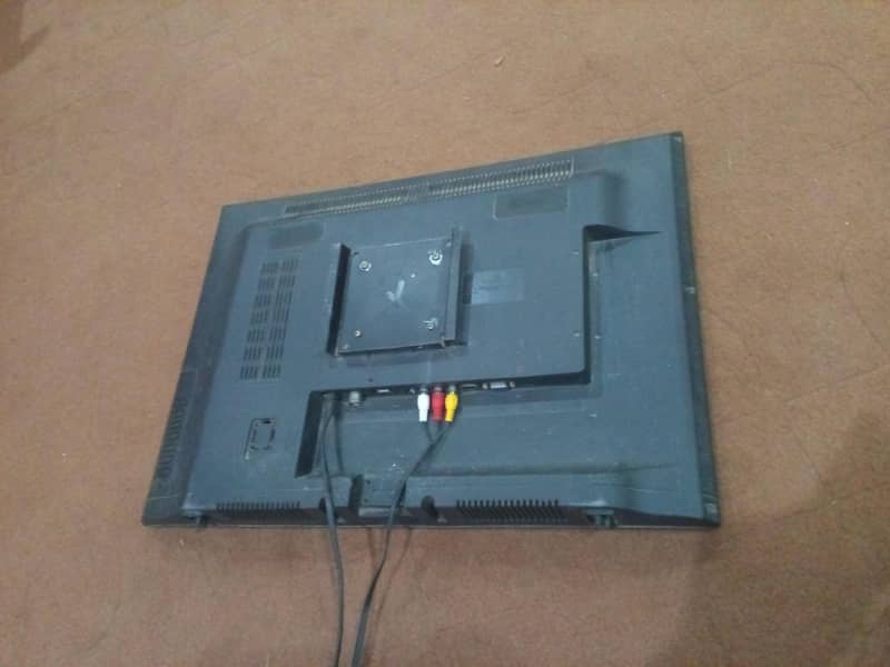 good conditioned lcd tv 0