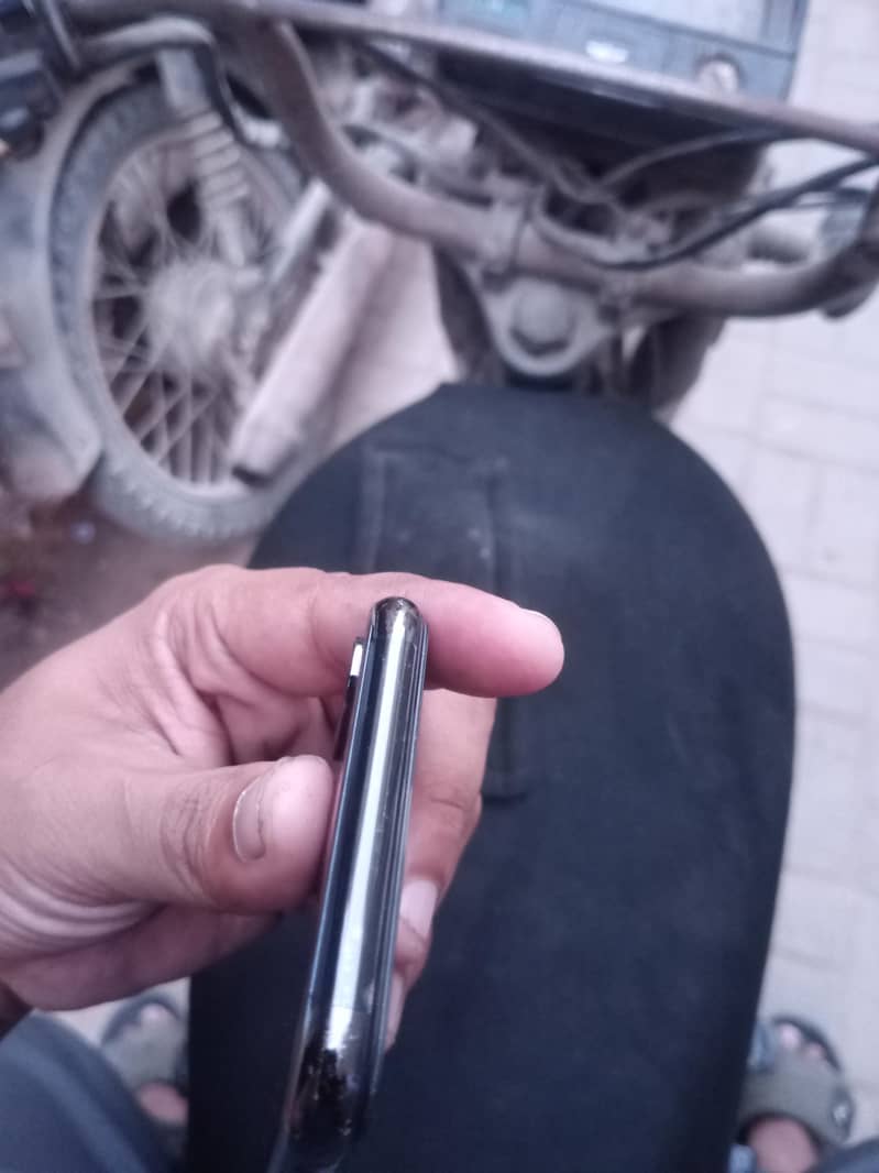 Apple iPhone X 5