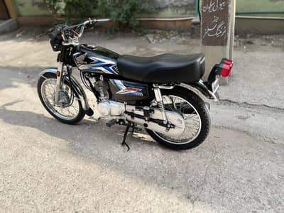 brand new condition bike sale just 16000 km driven feel like new