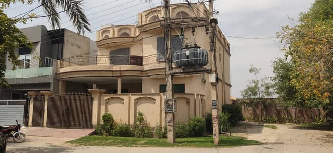 Corner 10 Marla House For Sale Is Available In Wapda Town Phase 1