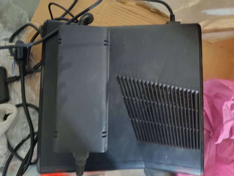 Xbox 360 with 500 games, 4 controller & 1300 GB space 1