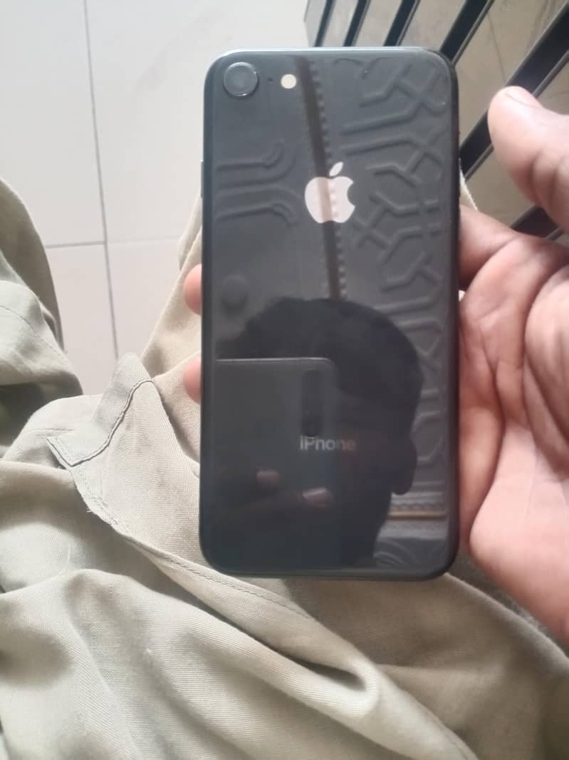 Apple iPhone 8 4