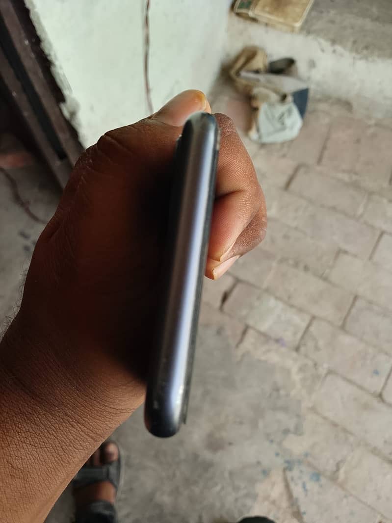 Apple iPhone 11 0